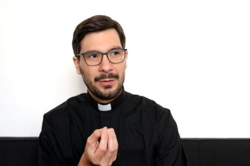 "Jobb minden nap rövid ideig imádkozni, mint alkalmanként hosszú ideig" - Gájer László atya fordítása az imáról