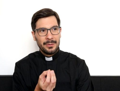“Jobb minden nap rövid ideig imádkozni, mint alkalmanként hosszú ideig” – Gájer László atya fordítása az imáról