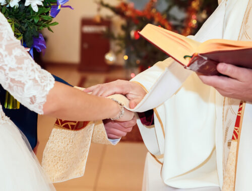 Miért maradjak hűséges a házastársamhoz, ha már a papok is sorra kiugranak?