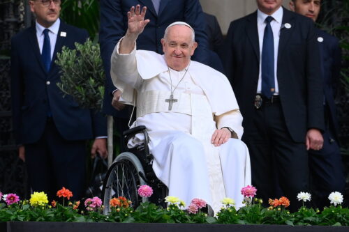 3 órás műtétet hajtottak végre Ferenc pápán, komplikációk nélkül