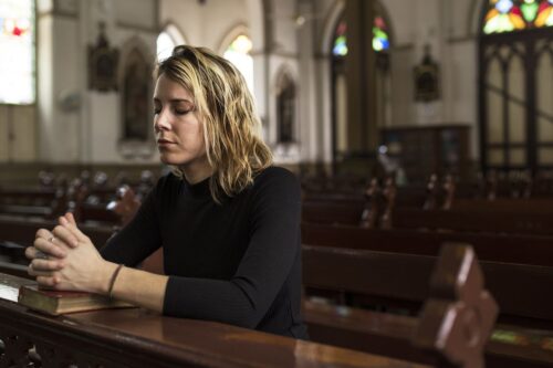 Mi tarthatja a fiatalokat az Egyházban? - egy friss kutatás rávilágít