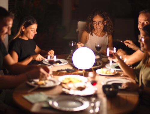 Szabadulj meg a képernyőktől a családi asztalnál! – tippek a közös minőségi időhöz