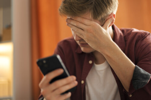 medium-shot-suffering-teenager-being-cyberbullied