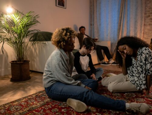 A mozaikcsaládok keresztútja – Miért színlelünk szeretetet?