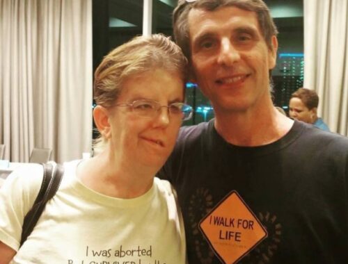 „Miért akart a saját anyám megölni engem?” – egy félig lebénult nő története