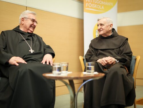 Két szerzetes, két legenda – Barsi Balázs és Várszegi Asztrik beszélgetésén jártunk
