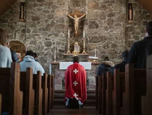 Megbecsüljük a papjainkat? – 13 ok, amikért hálásak lehetünk nekik