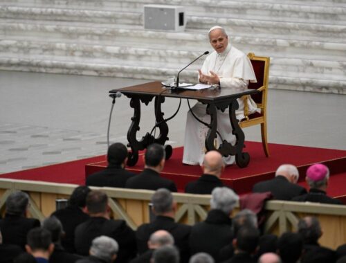A papok ne AI-jal írják a szentbeszédeket – XIV. Leó pápa kérése