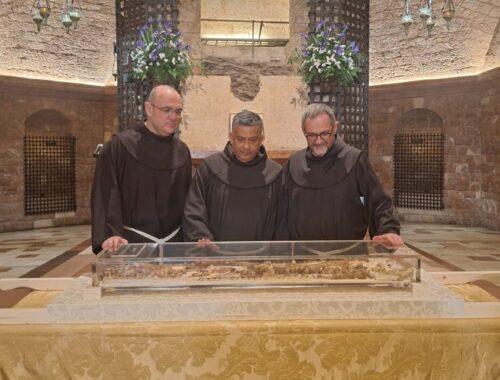 Miért állítanak ki egy 800 éves holttestet Assisiben?